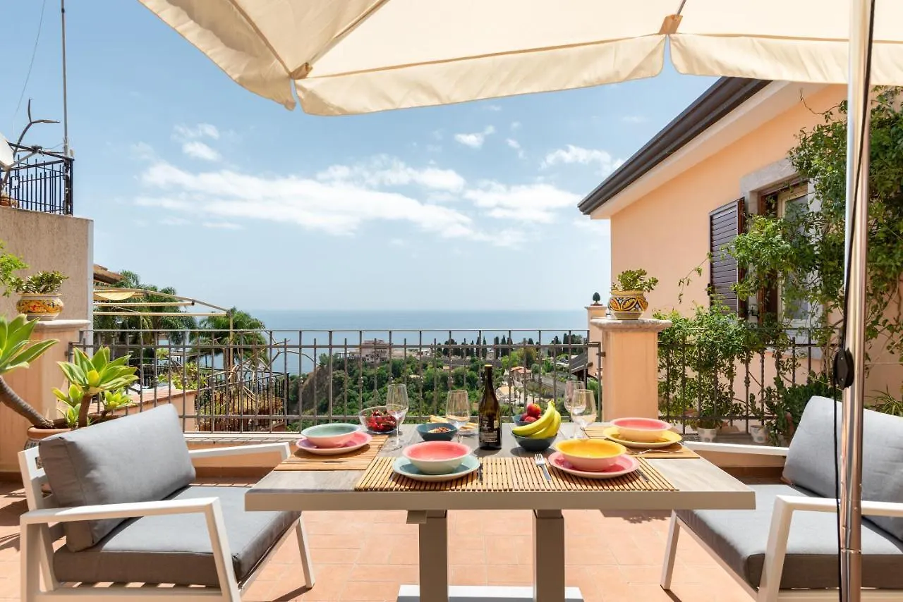 Taormina Panoramic Apartment With Parking